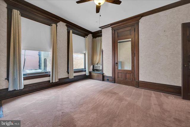 914 W MARKET ST, Pottsville, PA 17901