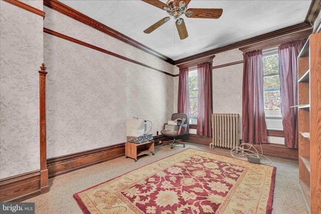914 W MARKET ST, Pottsville, PA 17901