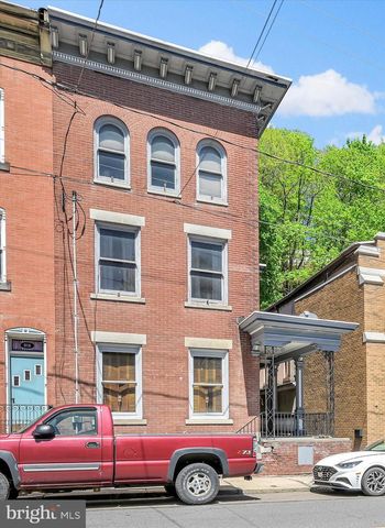 914 W MARKET ST, Pottsville, PA 17901
