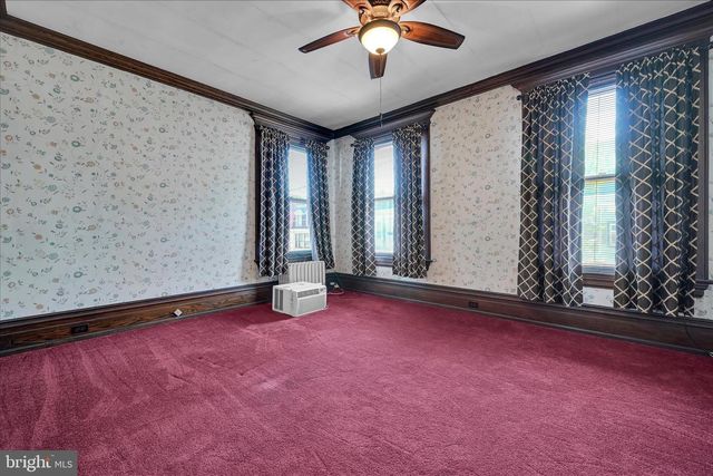 914 W MARKET ST, Pottsville, PA 17901