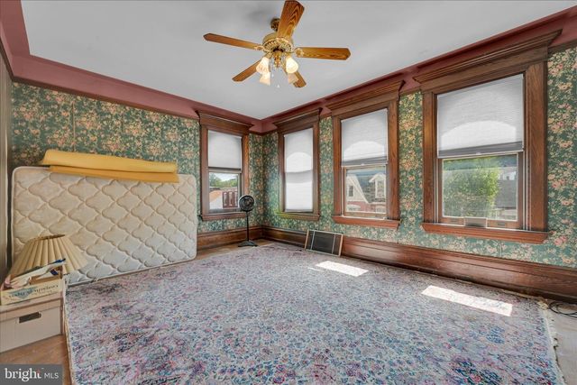 914 W MARKET ST, Pottsville, PA 17901