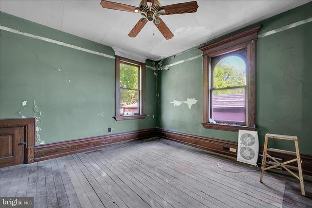 914 W MARKET ST, Pottsville, PA 17901