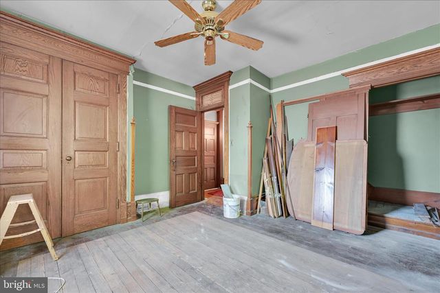 914 W MARKET ST, Pottsville, PA 17901