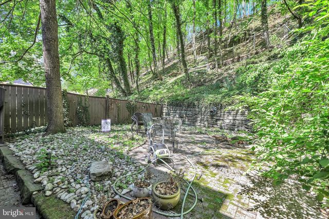 914 W MARKET ST, Pottsville, PA 17901