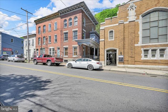 914 W MARKET ST, Pottsville, PA 17901