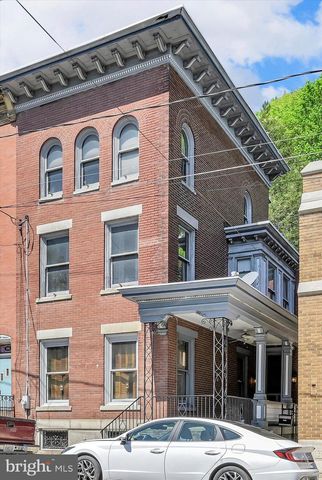 914 W MARKET ST, Pottsville, PA 17901