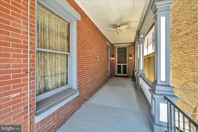 914 W MARKET ST, Pottsville, PA 17901