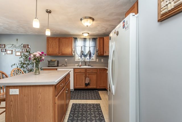 95 Hiatt Street, Fall River, MA 02721