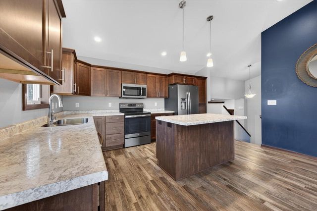 1909 Prairie PLACE, Holmen, WI 54636