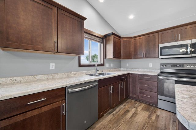 1909 Prairie PLACE, Holmen, WI 54636