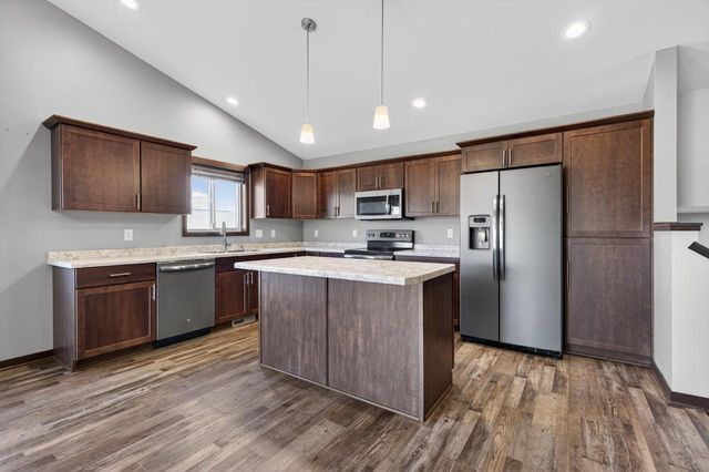 1909 Prairie PLACE, Holmen, WI 54636