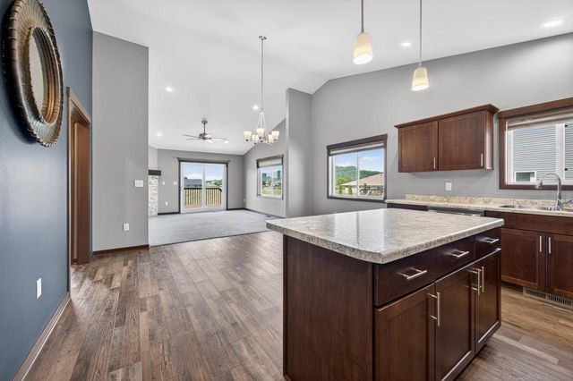 1909 Prairie PLACE, Holmen, WI 54636