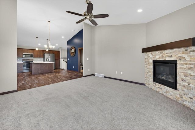 1909 Prairie PLACE, Holmen, WI 54636
