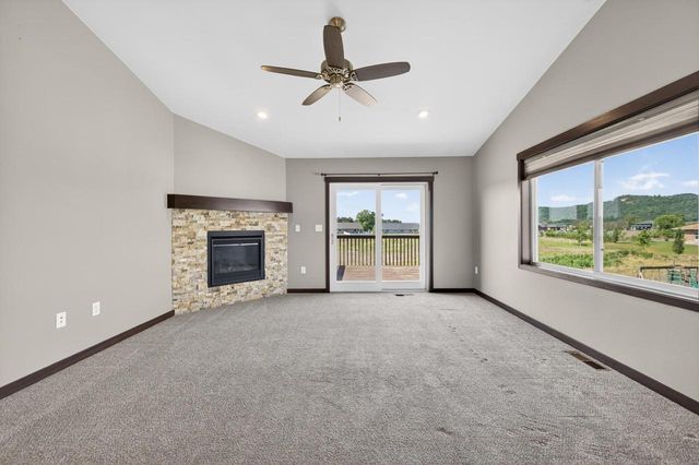 1909 Prairie PLACE, Holmen, WI 54636