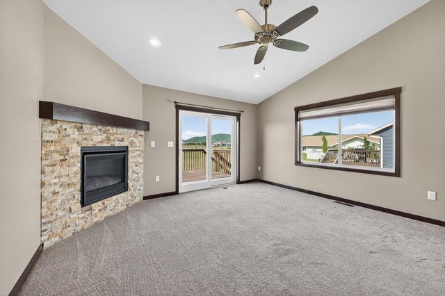 1909 Prairie PLACE, Holmen, WI 54636