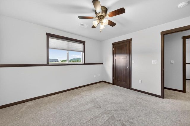 1909 Prairie PLACE, Holmen, WI 54636