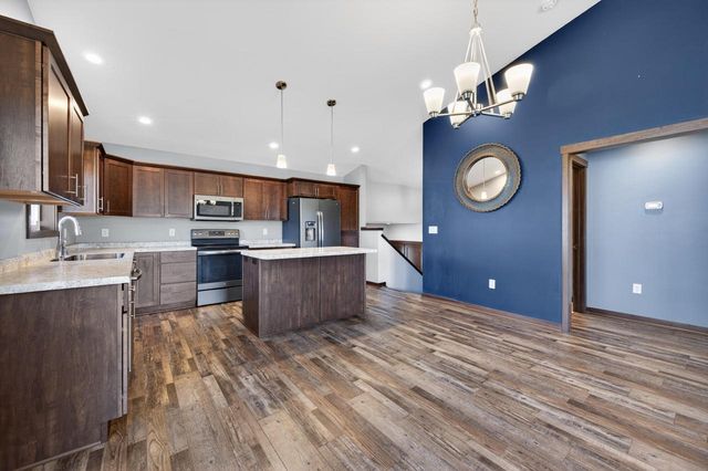 1909 Prairie PLACE, Holmen, WI 54636