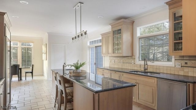 140 Parlin Ln, Watchung Boro, NJ 07069