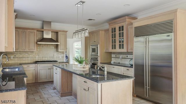 140 Parlin Ln, Watchung Boro, NJ 07069