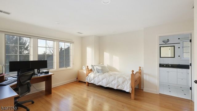 140 Parlin Ln, Watchung Boro, NJ 07069