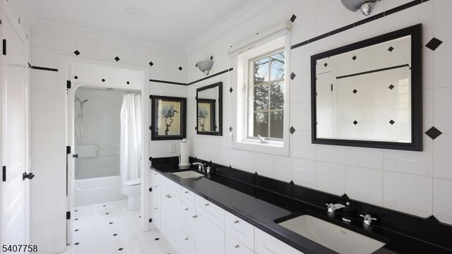 140 Parlin Ln, Watchung Boro, NJ 07069