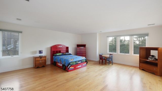 140 Parlin Ln, Watchung Boro, NJ 07069