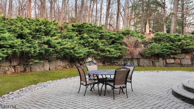 140 Parlin Ln, Watchung Boro, NJ 07069