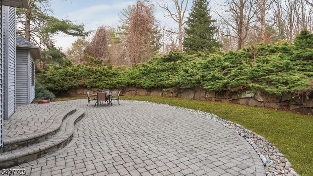 140 Parlin Ln, Watchung Boro, NJ 07069