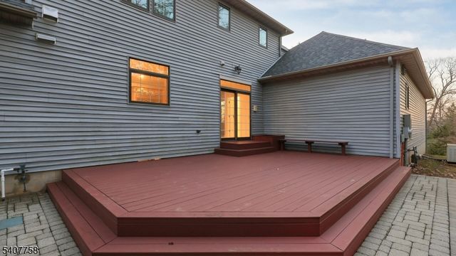 140 Parlin Ln, Watchung Boro, NJ 07069