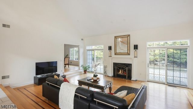 140 Parlin Ln, Watchung Boro, NJ 07069