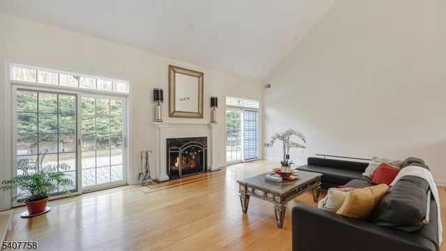 140 Parlin Ln, Watchung Boro, NJ 07069