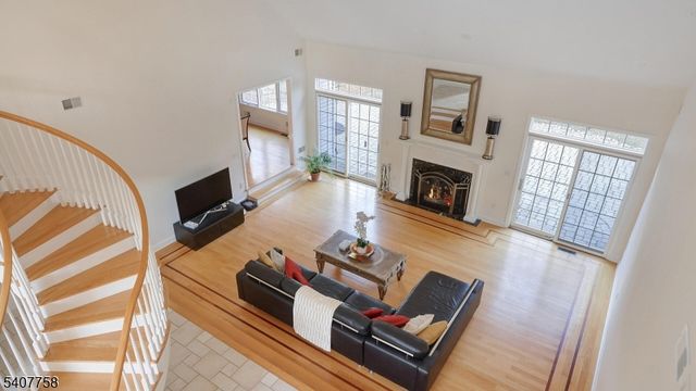 140 Parlin Ln, Watchung Boro, NJ 07069