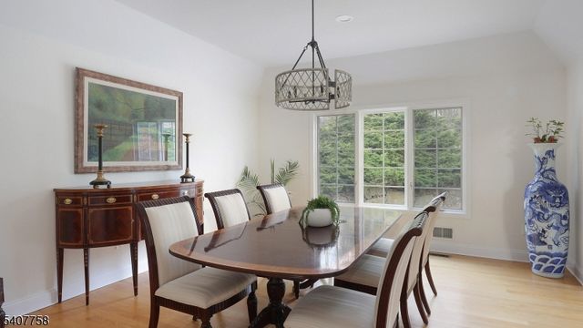 140 Parlin Ln, Watchung Boro, NJ 07069