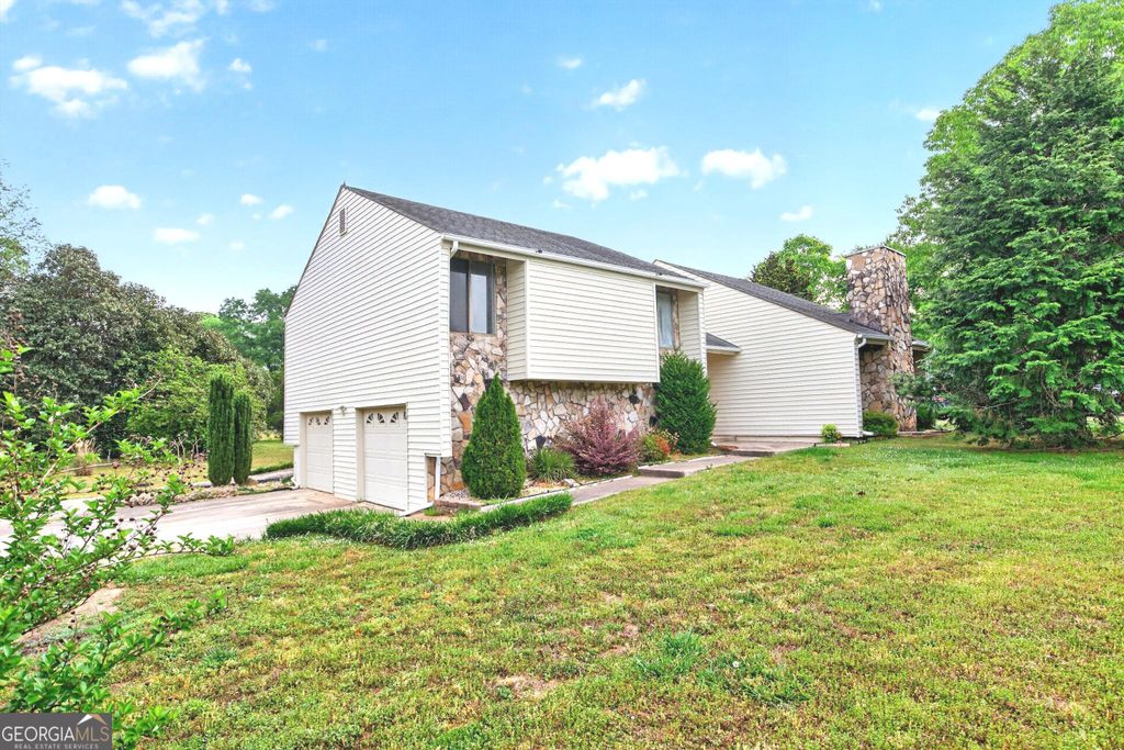 125 Woodstream Point, Fayetteville, GA 30215