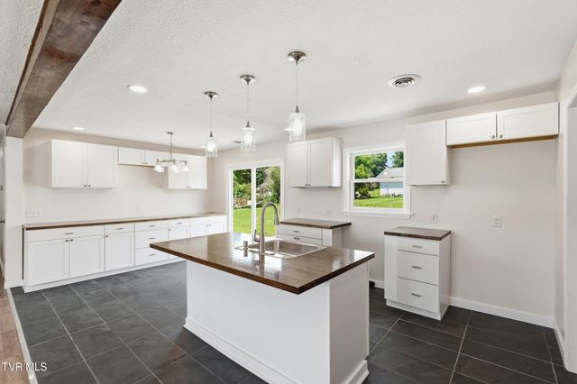 2911 Dungannon Road, Coeburn, VA 24230