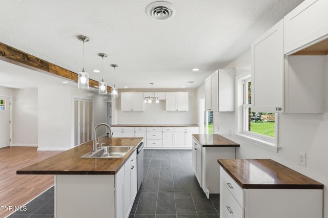 2911 Dungannon Road, Coeburn, VA 24230