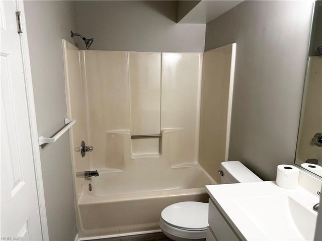 628 Hollomon DR, Hampton, VA 23666