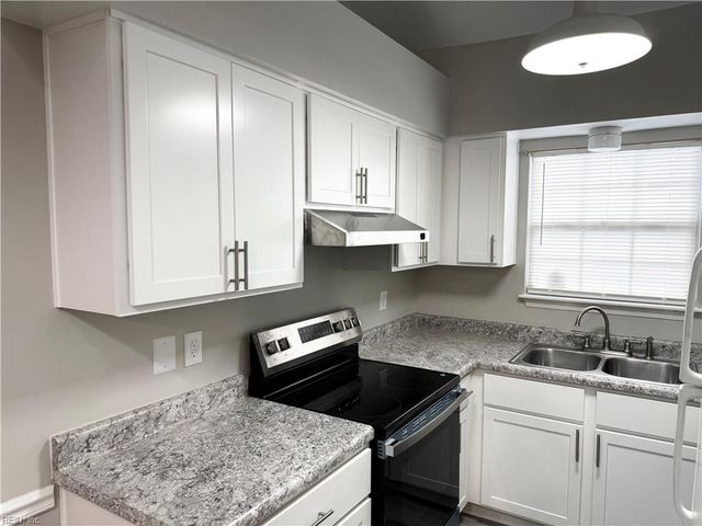 628 Hollomon DR, Hampton, VA 23666