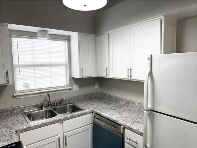 628 Hollomon DR, Hampton, VA 23666