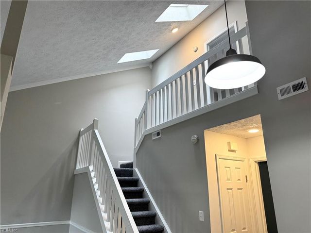 628 Hollomon DR, Hampton, VA 23666