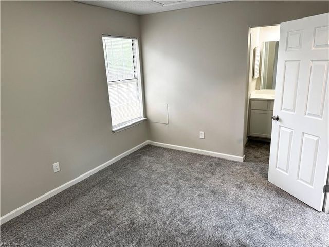 628 Hollomon DR, Hampton, VA 23666