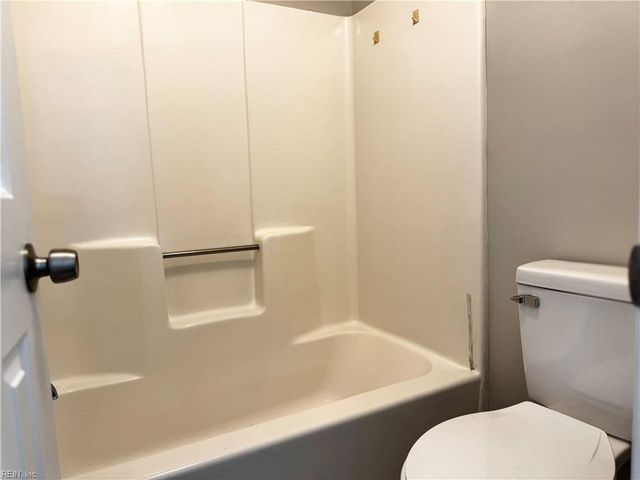 628 Hollomon DR, Hampton, VA 23666