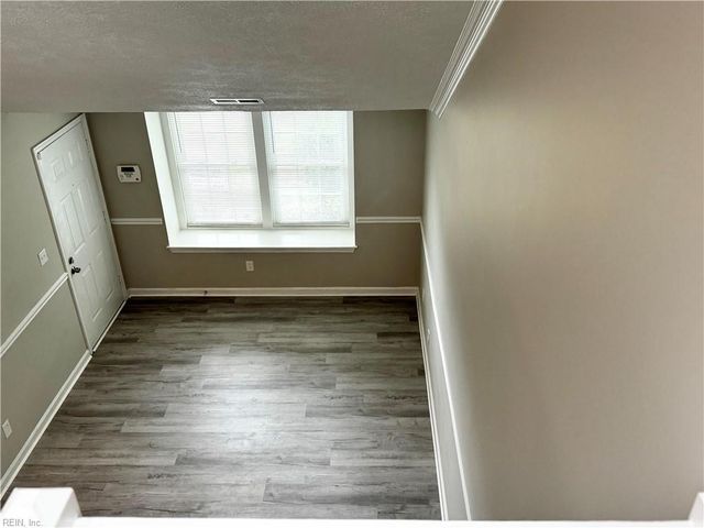 628 Hollomon DR, Hampton, VA 23666