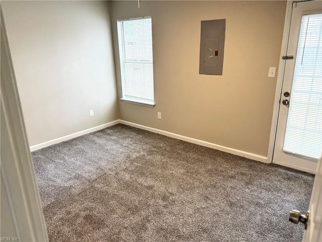 628 Hollomon DR, Hampton, VA 23666