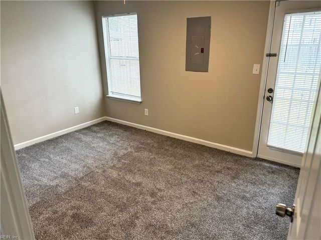 628 Hollomon DR, Hampton, VA 23666