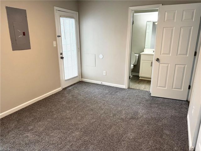628 Hollomon DR, Hampton, VA 23666