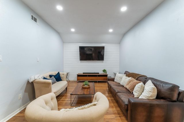 7764 Park Falls Drive, Houston, TX 77095