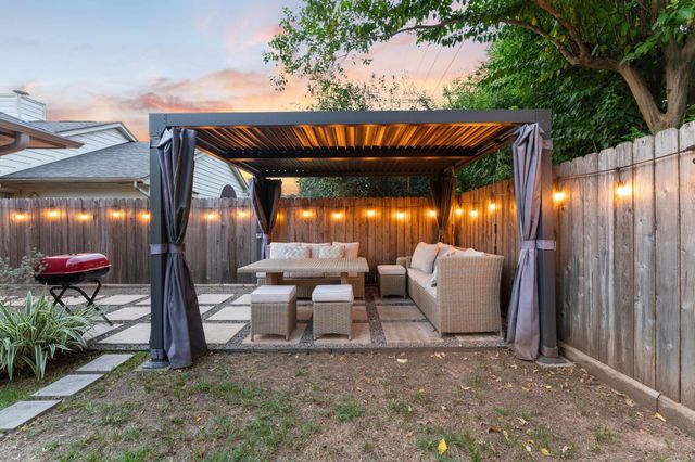 7764 Park Falls Drive, Houston, TX 77095