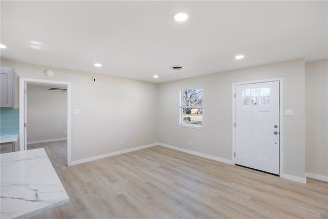 909 W 3rd Place, Russellville, AR 72801