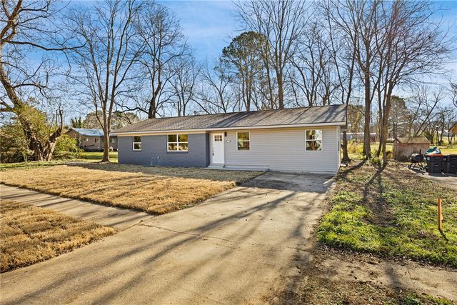 909 W 3rd Place, Russellville, AR 72801